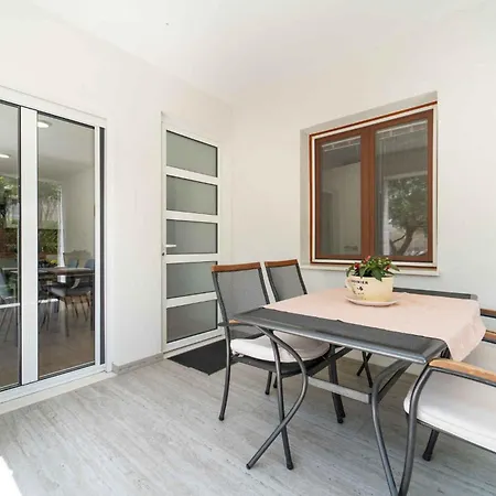In 8184 Apartment Biograd Na Moru