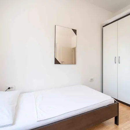 Apartman In 8184 *